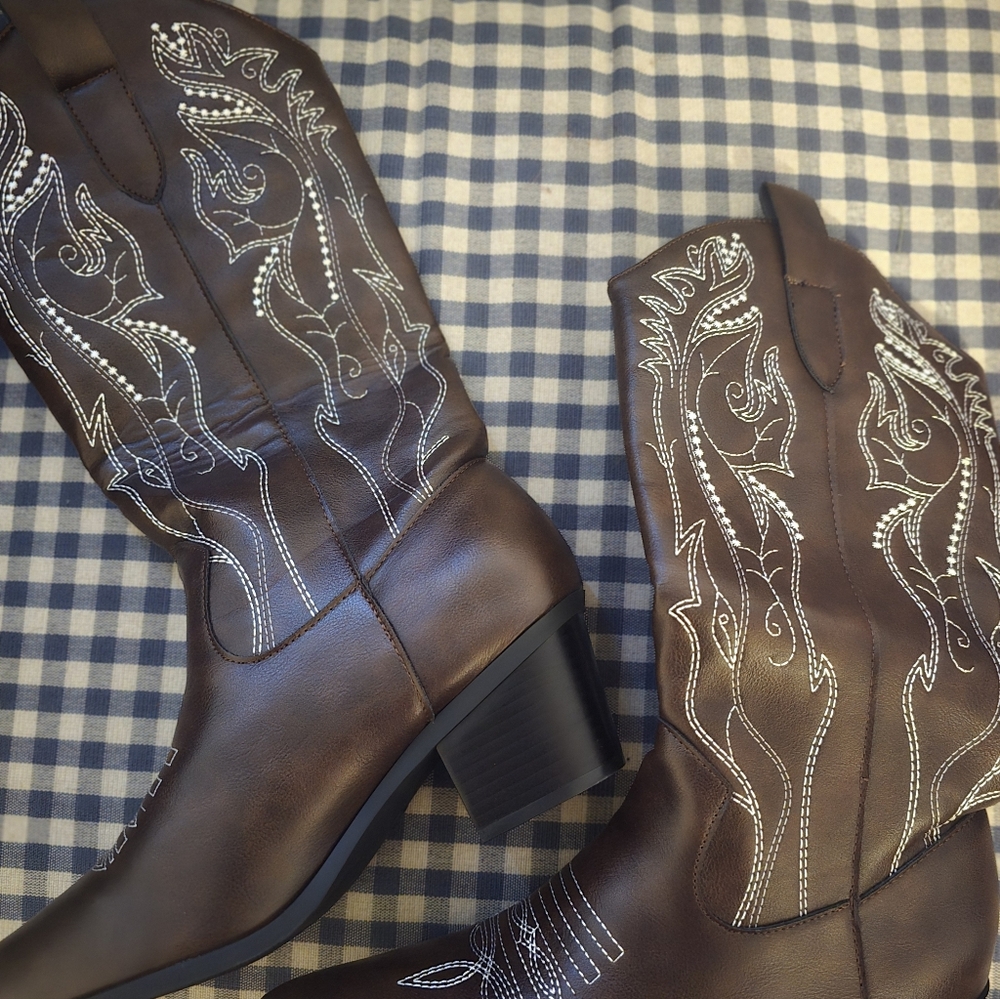 Brown Western Cowboy Boots with White Embroidery